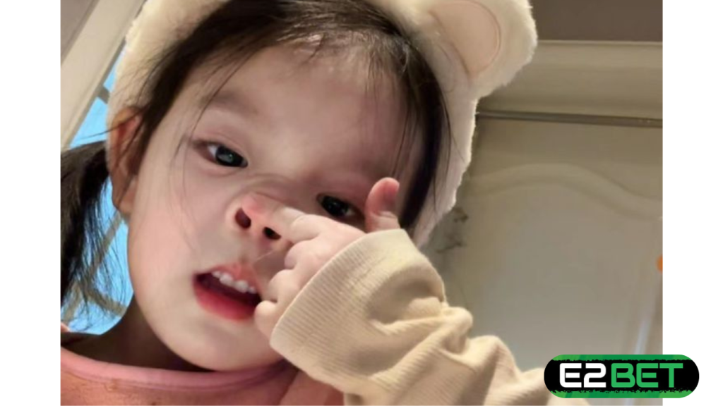 Nằm Mơ Thấy Mình Sinh Con Gái Là Điềm Gì? Giải Mã Tâm Linh & Dự Đoán May Rủi