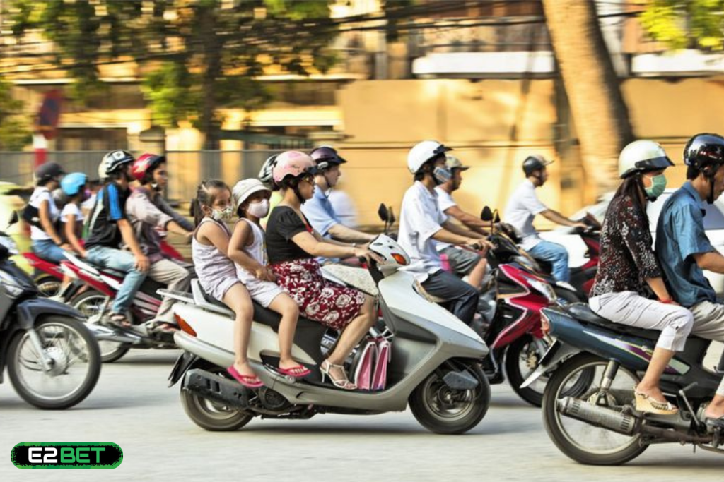 Nằm Mơ Thấy Xe Máy Đánh Con Gì? Giải Mã Giấc Mộng & Những Con Số May Mắn